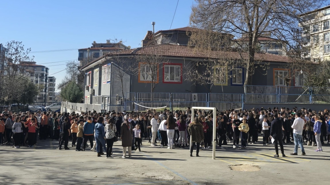 OKULUMUZDA DEPREM TATBİKATI YAPILDI.