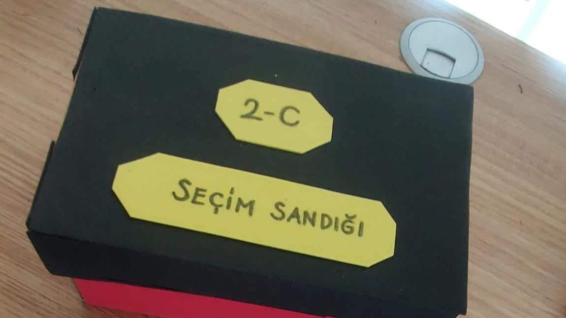 2-C SINIFI BAŞKANINI SEÇİYOR